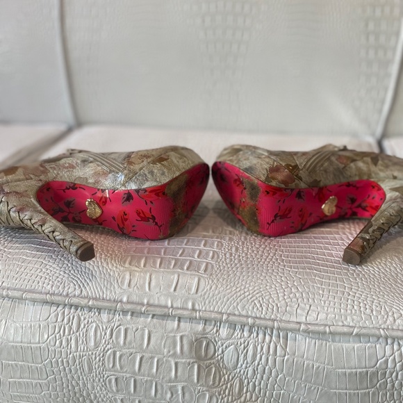 Betsey Johnson Ditan Pink Floral Leather Faux Lace Up Platform Boots size - Picture 5 of 7